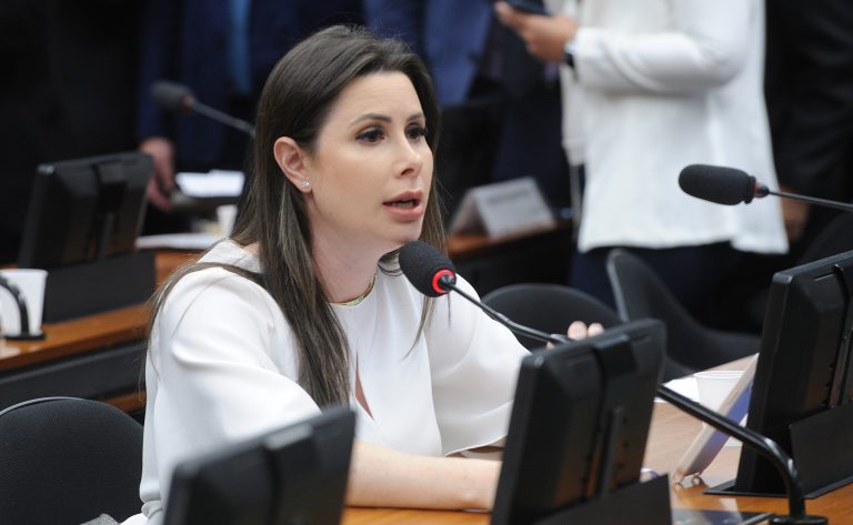 Comissão aprova transporte de armas municiadas para clubes, competição e treino – Notícias
