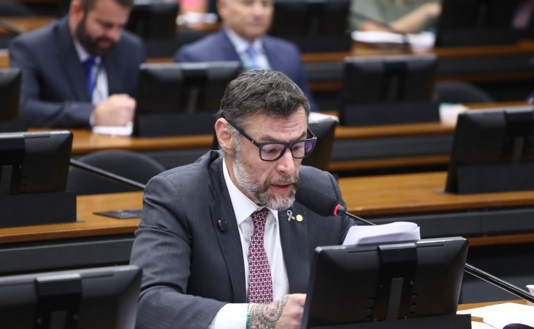 Comissão aprova uso de pulseira lilás para identificar pacientes autistas em unidades de saúde – Notícias