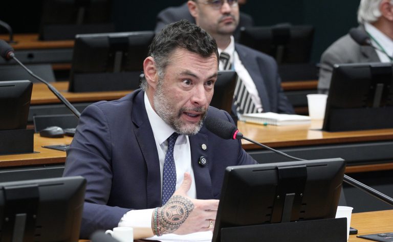 Comissão de Constituição e Justiça aprova punições para quem discriminar pessoas com autismo – Notícias