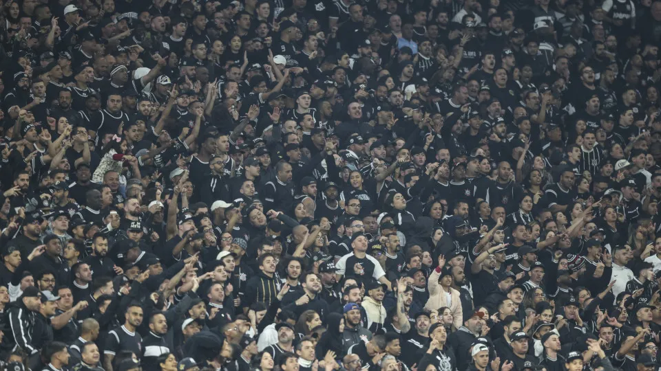 Corinthians crê em pontos perdidos por polêmicas e vê projeção frustrada