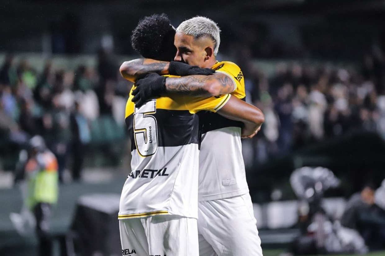 Criciúma vai da vice-lanterna à liderança na Série B
