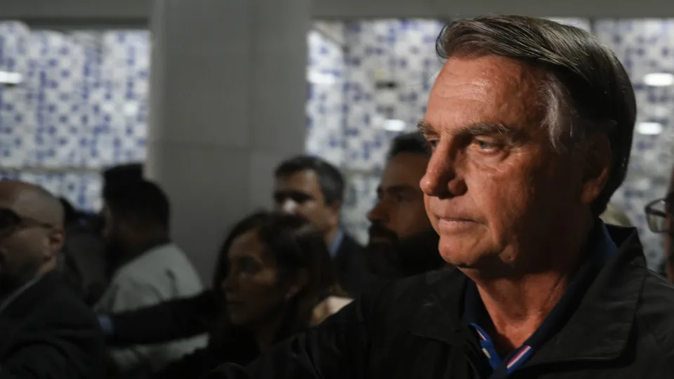 Advogados de Bolsonaro pedem permissão ao Supremo para nova cirurgia