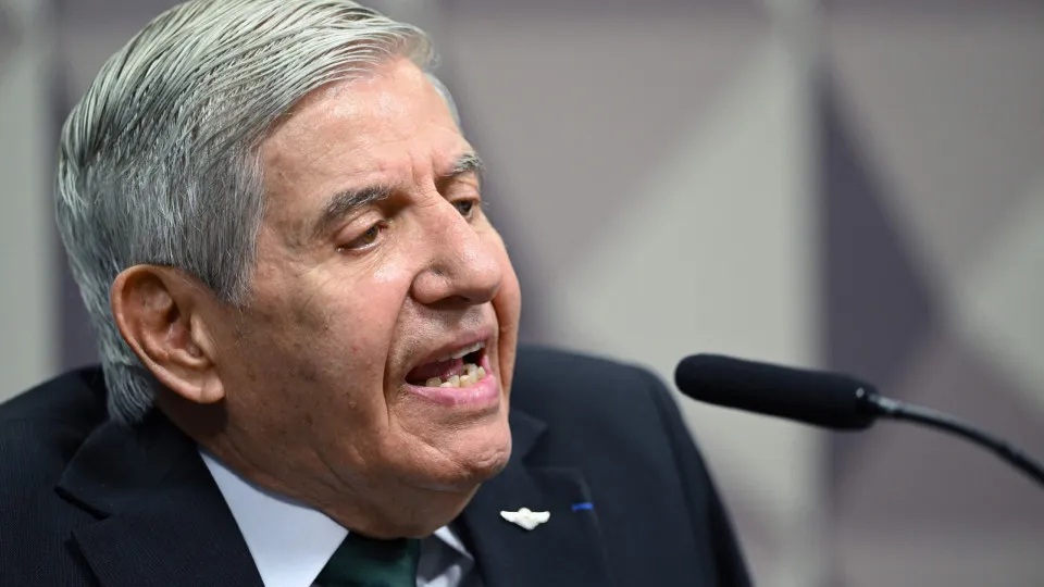 Comissão de Ética da Presidência abre processo contra Augusto Heleno