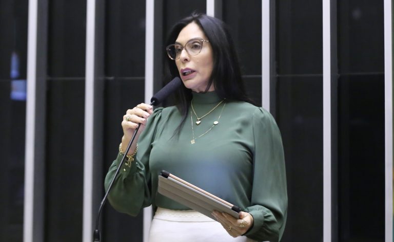 Deputada diz que lei atual ainda gera insegurança aos profissionais de estética; ouça a entrevista – Notícias