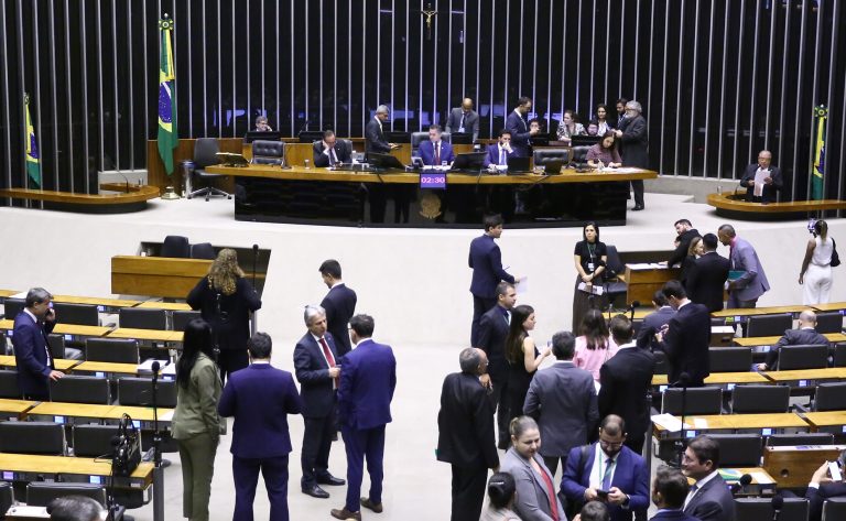 Deputados analisam projeto que autoriza a criação da Fundação Caixa; acompanhe – Notícias