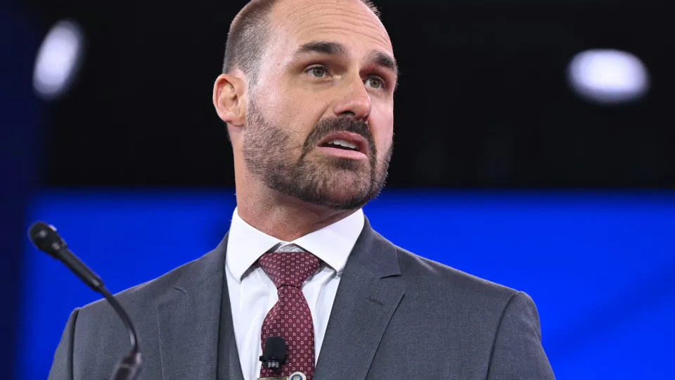 STF publica edital com notificação de Eduardo Bolsonaro sobre denúncia