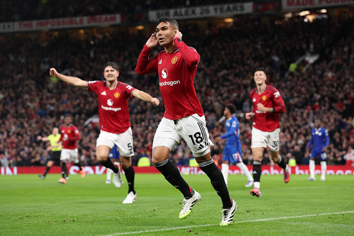 Em duelo de três gols e duas expulsões, United segura vitória contra o Chelsea