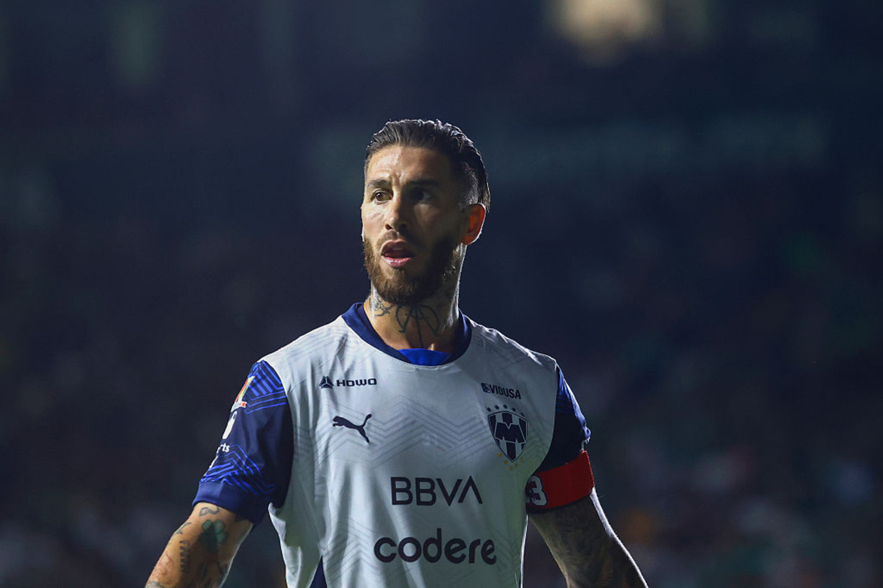Em noite de vilão, Ramos repete vexame histórico imposto por Messi em 2009