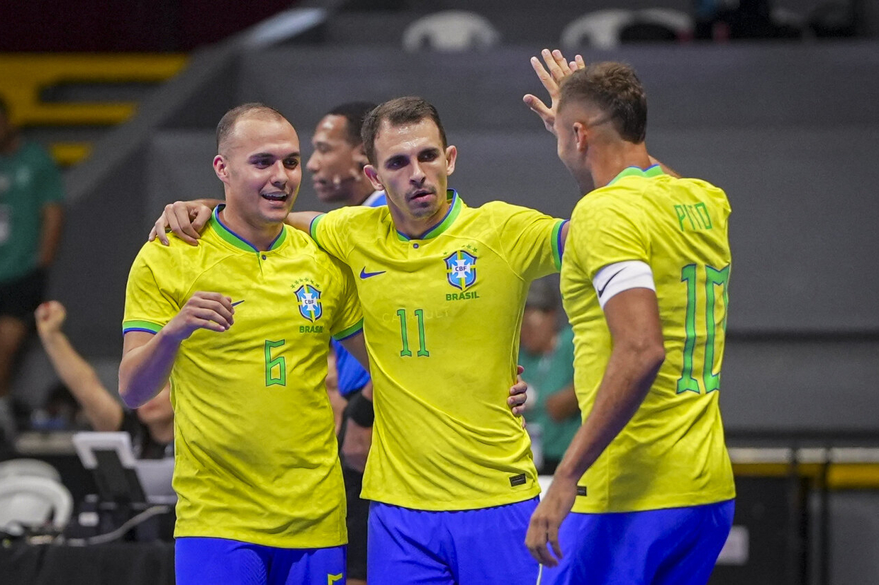 Em noite dos golaços, Brasil mostra pontaria calibrada e vence a Guatemala na Copa das Nações