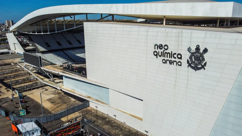 Departamento de futebol vira centro de embate político no Corinthians