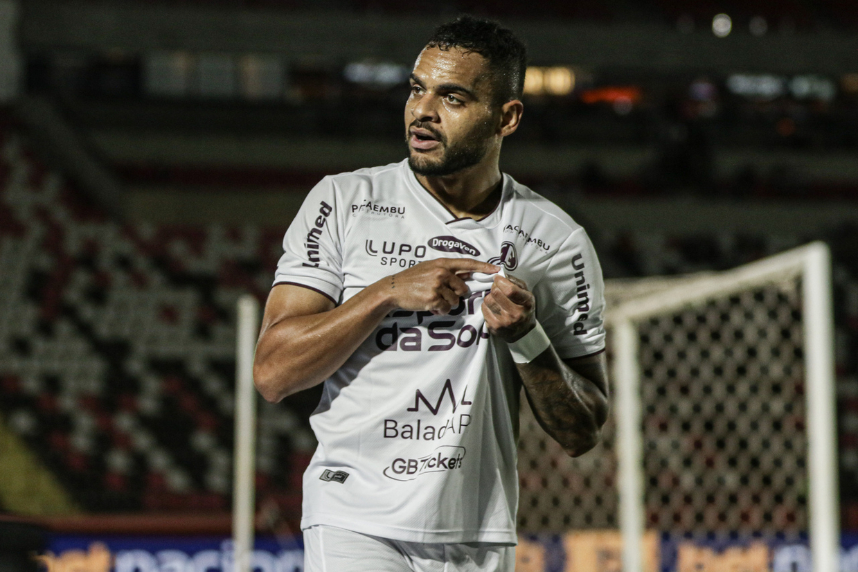 Ferroviária vence o Botafogo fora, se afasta do Z4 e mantém o rival atolado