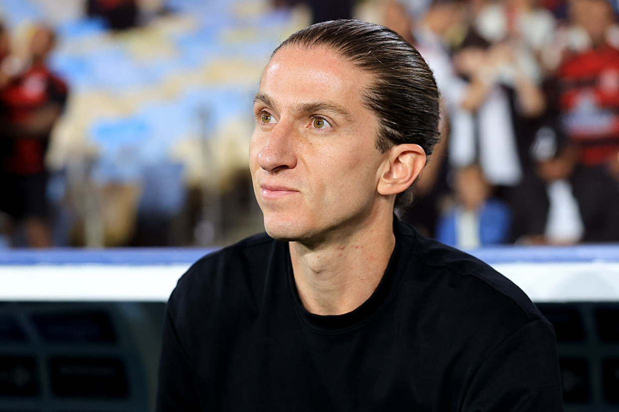 Filipe Luís evita críticas à atuação: 'Merecemos passar'
