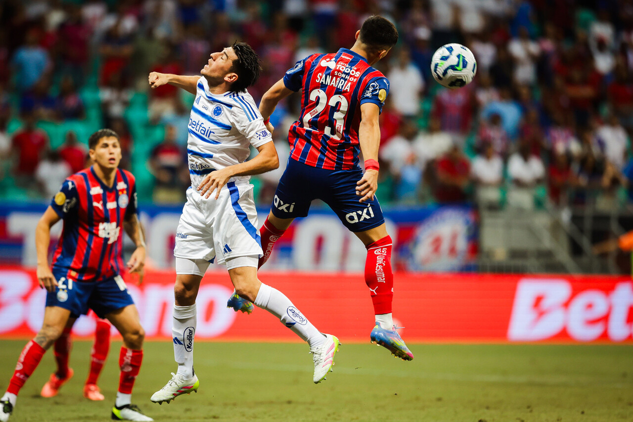 Gabigol faz golaço, Cruzeiro vira e derruba invencibilidade do Bahia na Fonte Nova