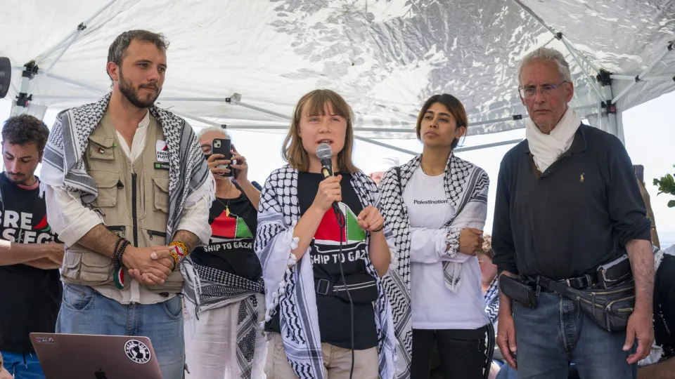Greta anuncia flotilha com dezenas de embarcações para Gaza