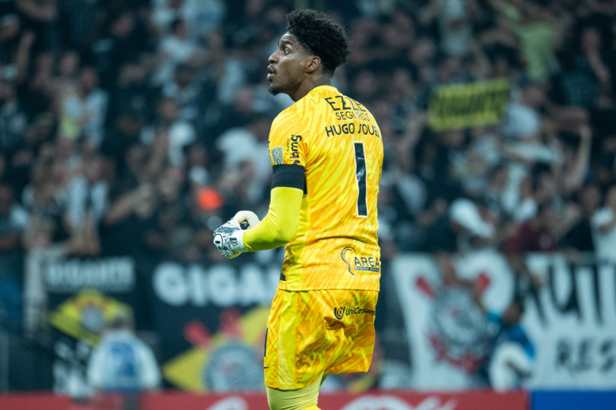 Hugo deixa Dida para trás com mais um pênalti defendido no Corinthians