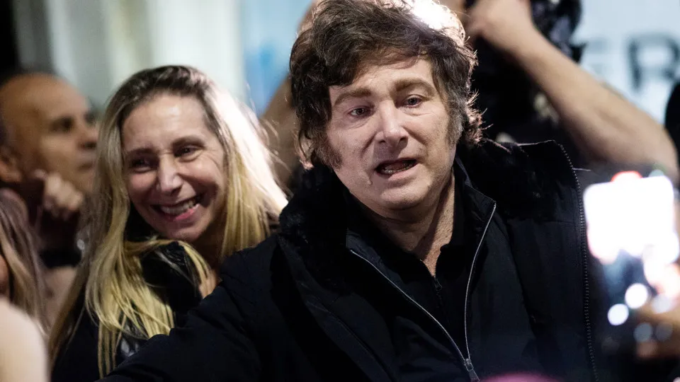 Candidato de Milei em legislativas admite dinheiro de suspeito de tráfico e amplia crise do governo