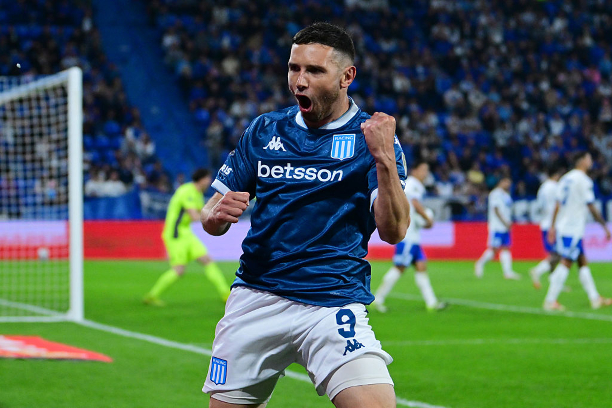 Maravilla Martínez dá vantagem ao Racing sobre o Vélez na abertura das quartas da Libertadores