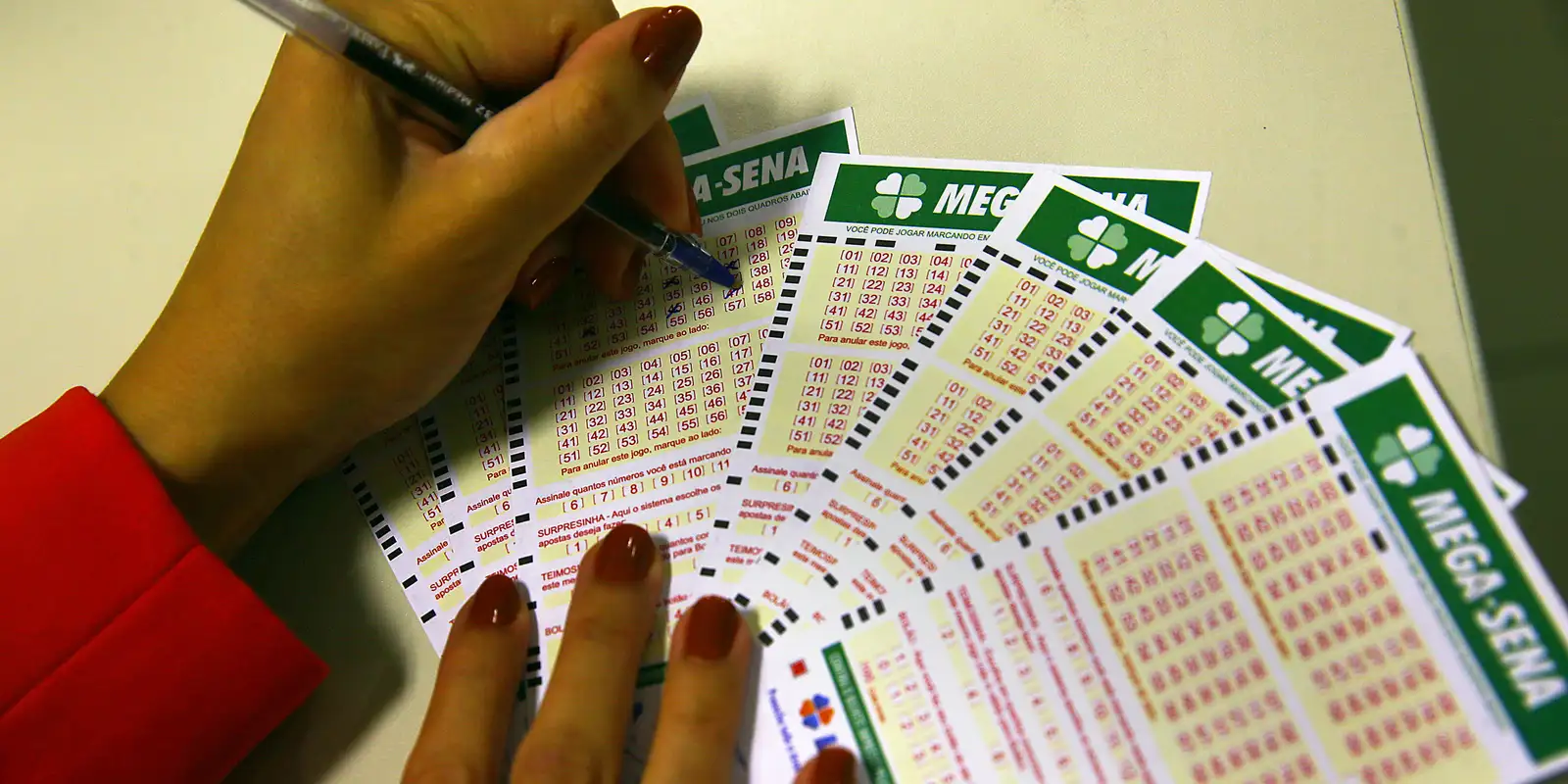 Prêmio de R$ 44 milhões da Mega-Sena será sorteado neste sábado