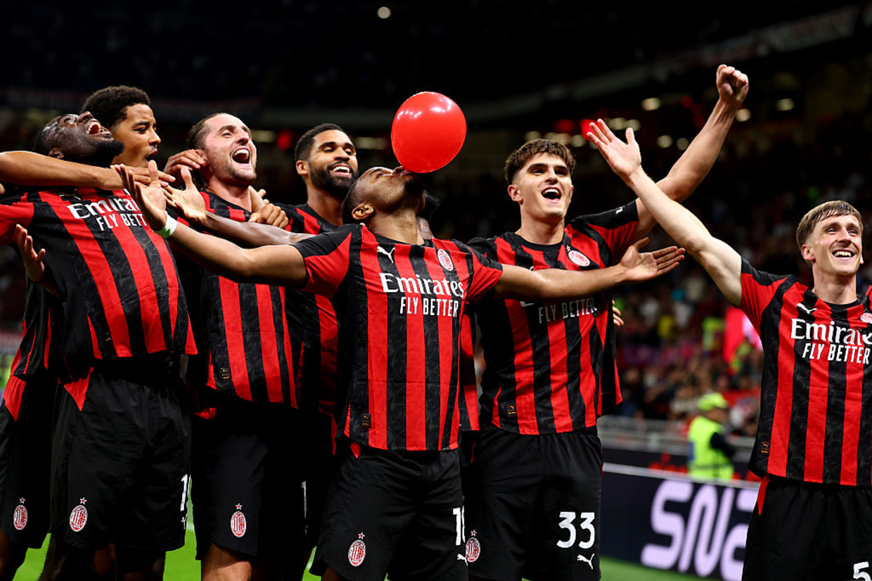 Milan aproveita expulsão cedo e passa com facilidade pelo Lecce na Copa da Itália