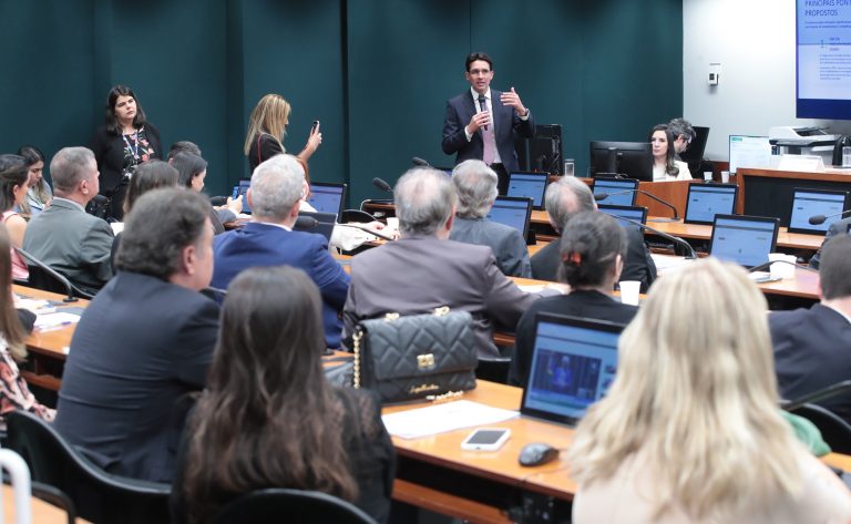 Ministro aponta avanços e “pontos sensíveis” na proposta de nova Lei dos Portos – Notícias