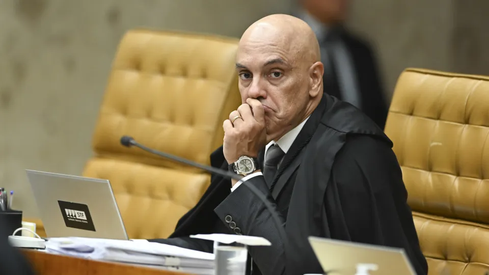 Moraes autoriza que Bolsonaro seja submetido a procedimento médico no domingo (14)