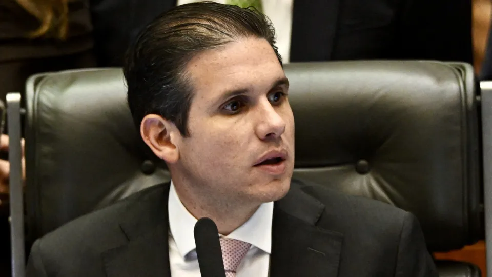PT diz que vai à Justiça contra manobra do centrão e é ironizado por presidente da Câmara