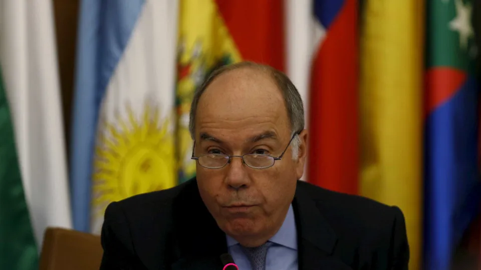 “Não podemos admitir intervenções externas”, defende Mauro Vieira
