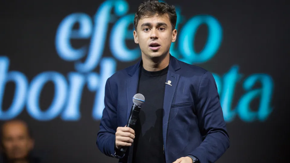 Nikolas Ferreira tenta caçar visto de Felipe Neto e briga com famosos