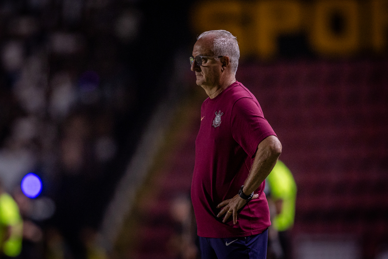 No Corinthians, Dorival volta a ser assombrado pelo aproveitamento como visitante