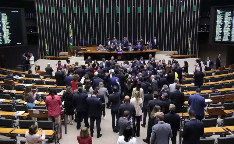 Plenário da Câmara inicia a sessão para analisar propostas nesta quinta; acompanhe – Notícias