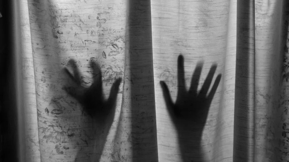 Polícia investiga tráfico humano após achar casa com 15 crianças nos EUA