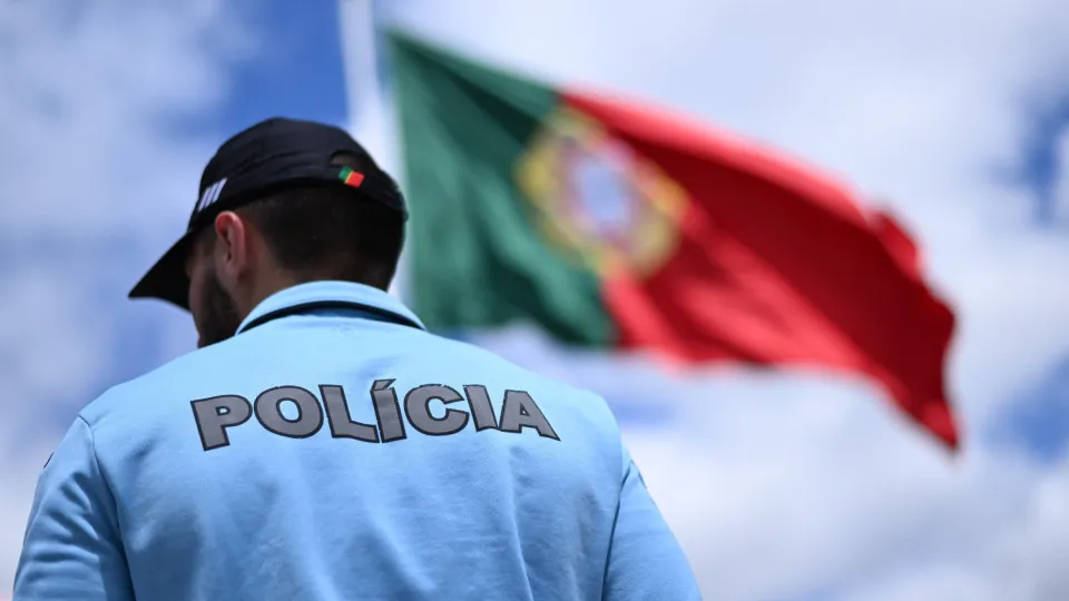 Polícia prende homem que oferecia ‘500 euros por cabeça de brasileiros’