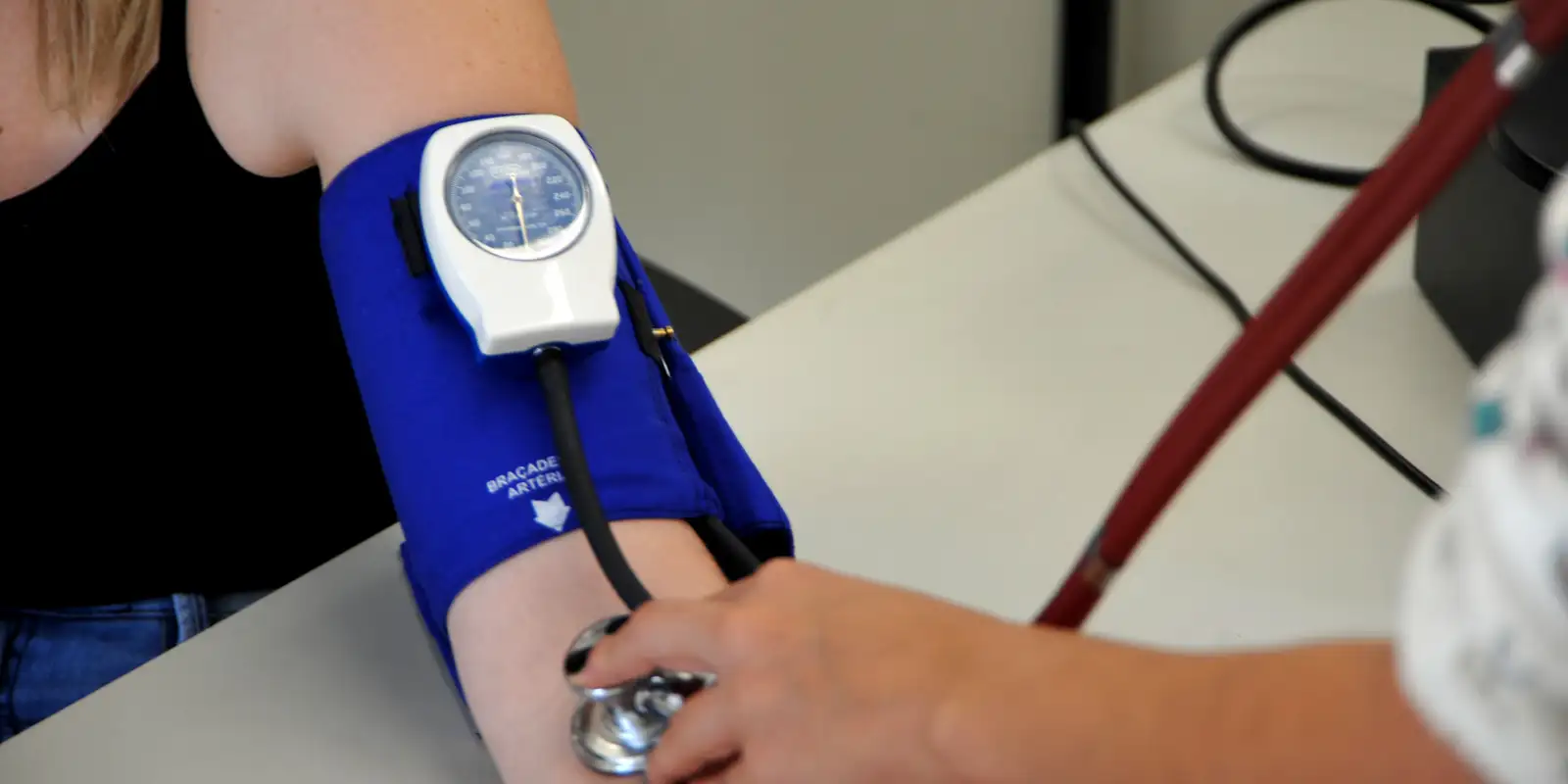 Médicos alertam para riscos de prescrição de testosterona para mulher