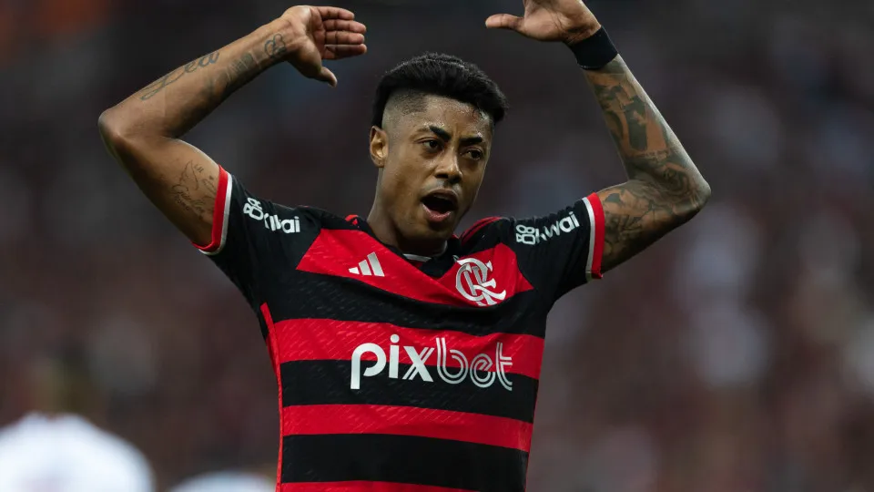 Conmebol denuncia Bruno Henrique, do Flamengo, por gestos obscenos