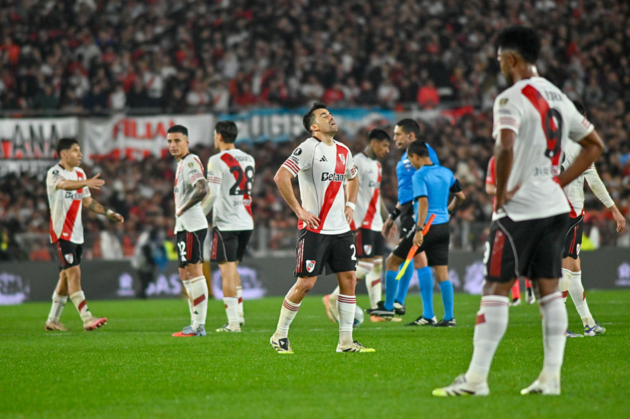 River quer quebrar sina contra brasileiros para evitar ´catástrofe´ na temporada