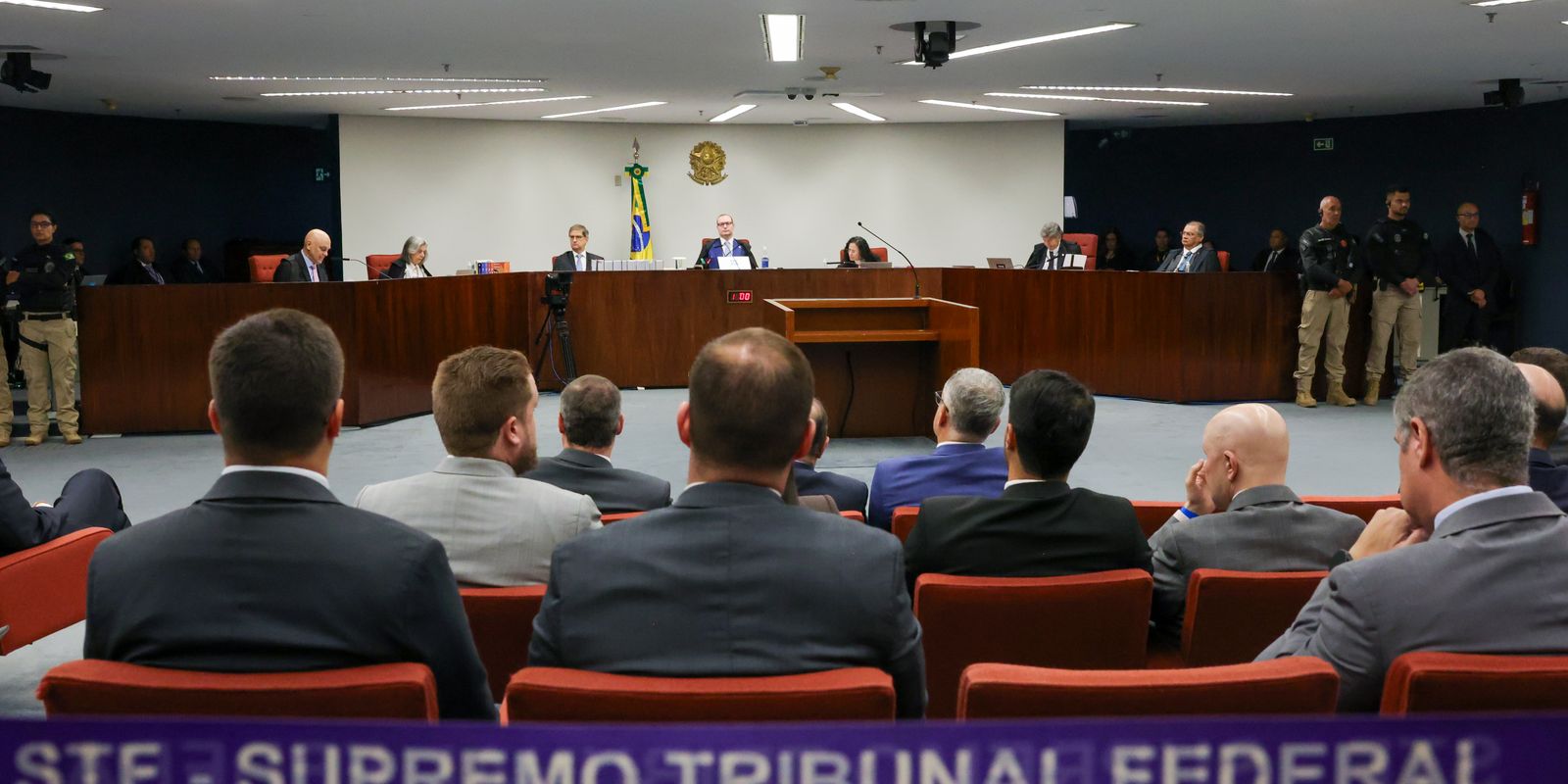 Saiba como foram os dois votos pela condenação de Bolsonaro no STF