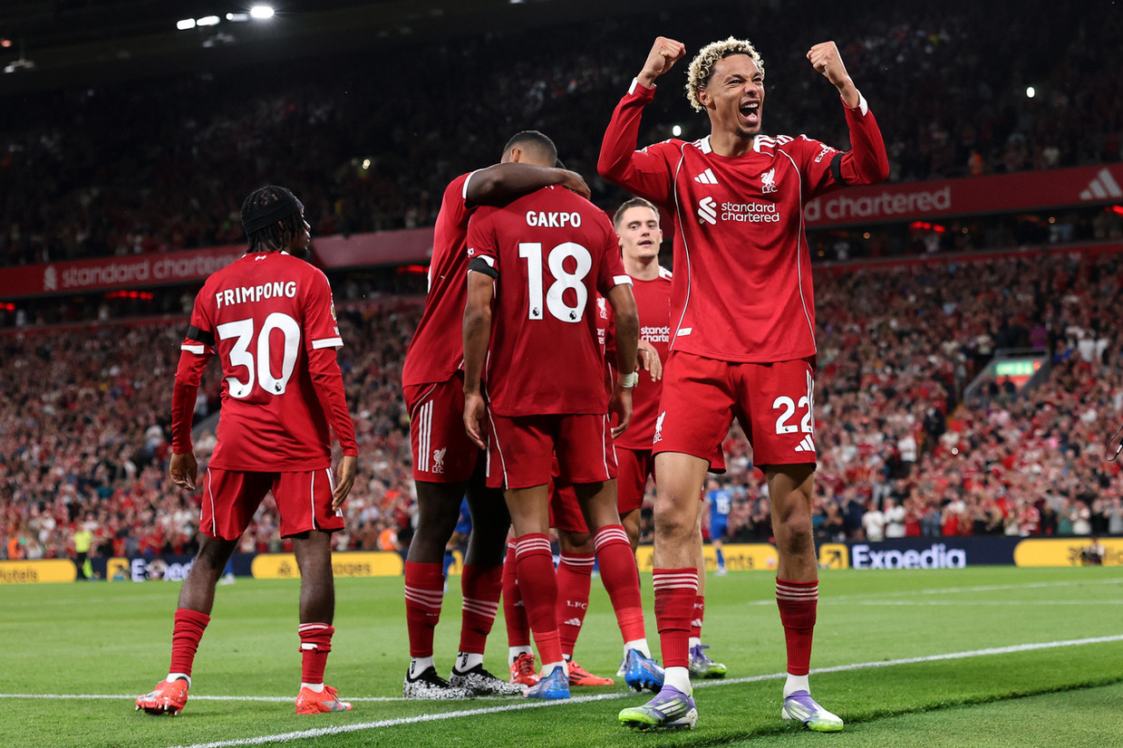 Slot critica Ekitike após expulsão: Foi desnecessário e estúpido