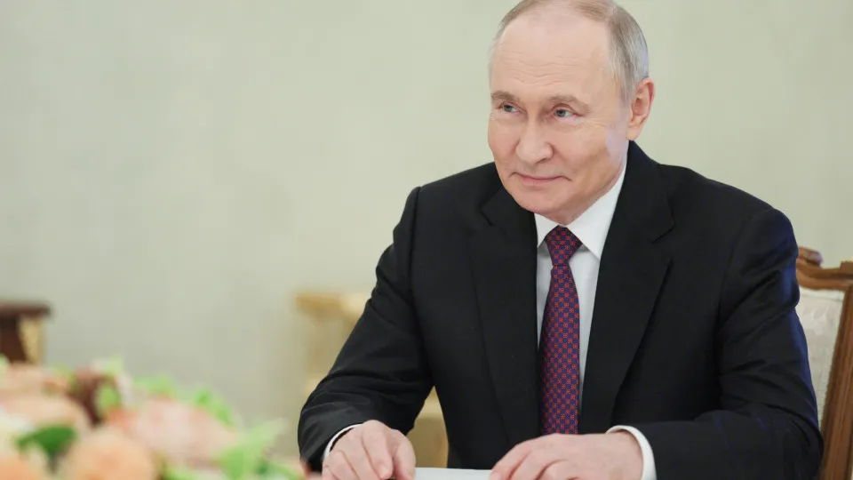 Bola está com o Ocidente, diz Putin sobre a Ucrânia