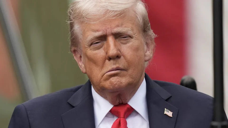 Trump diz que mulheres grávidas não devem tomar paracetamol devido ao risco de autismo