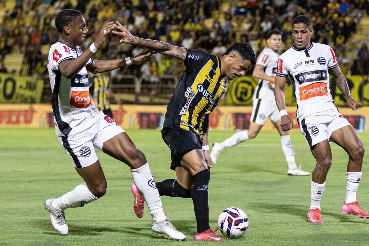 Volta Redonda marca duas vezes nos acréscimos e bate o Paysandu na Série B