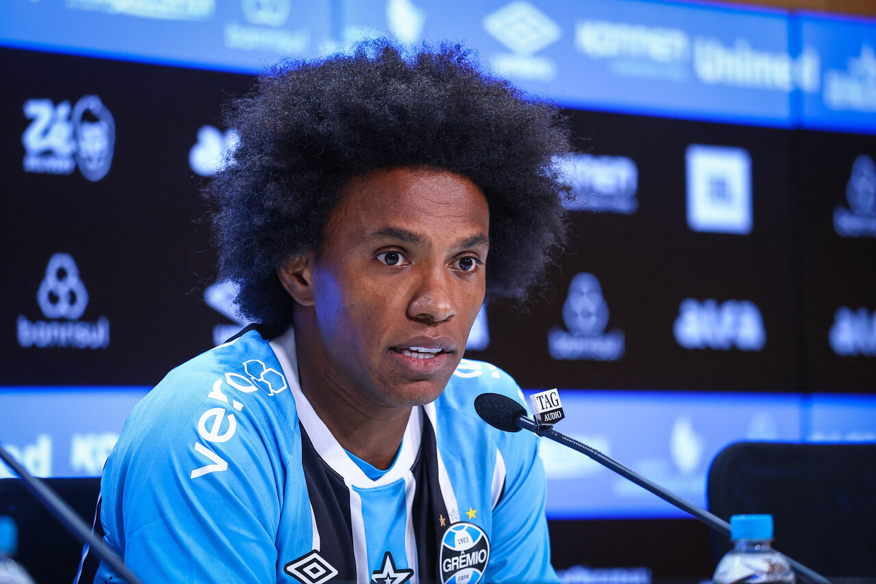 Willian revela ambição no Grêmio e ignora 'trauma' vivido no Brasil: 'Isso já é passageiro'