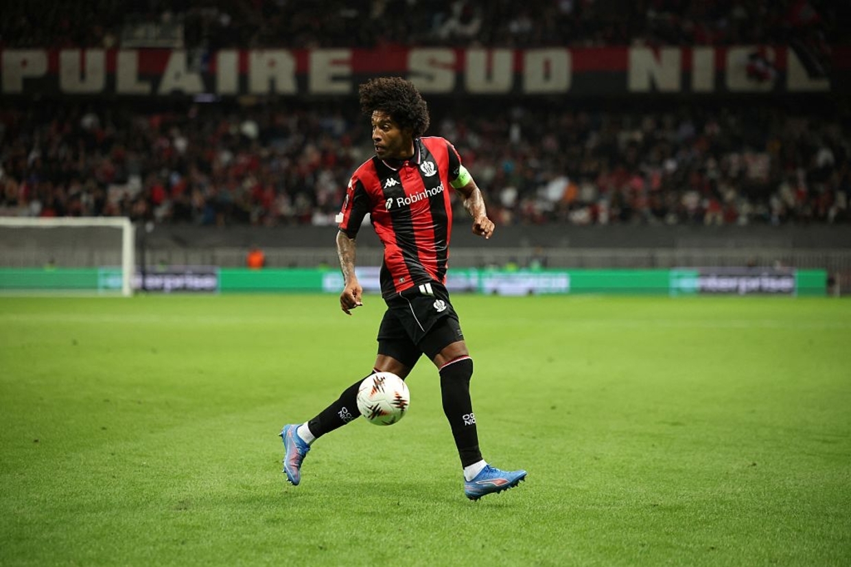 ´Quarentão´ Dante quebra recorde na Liga Europa