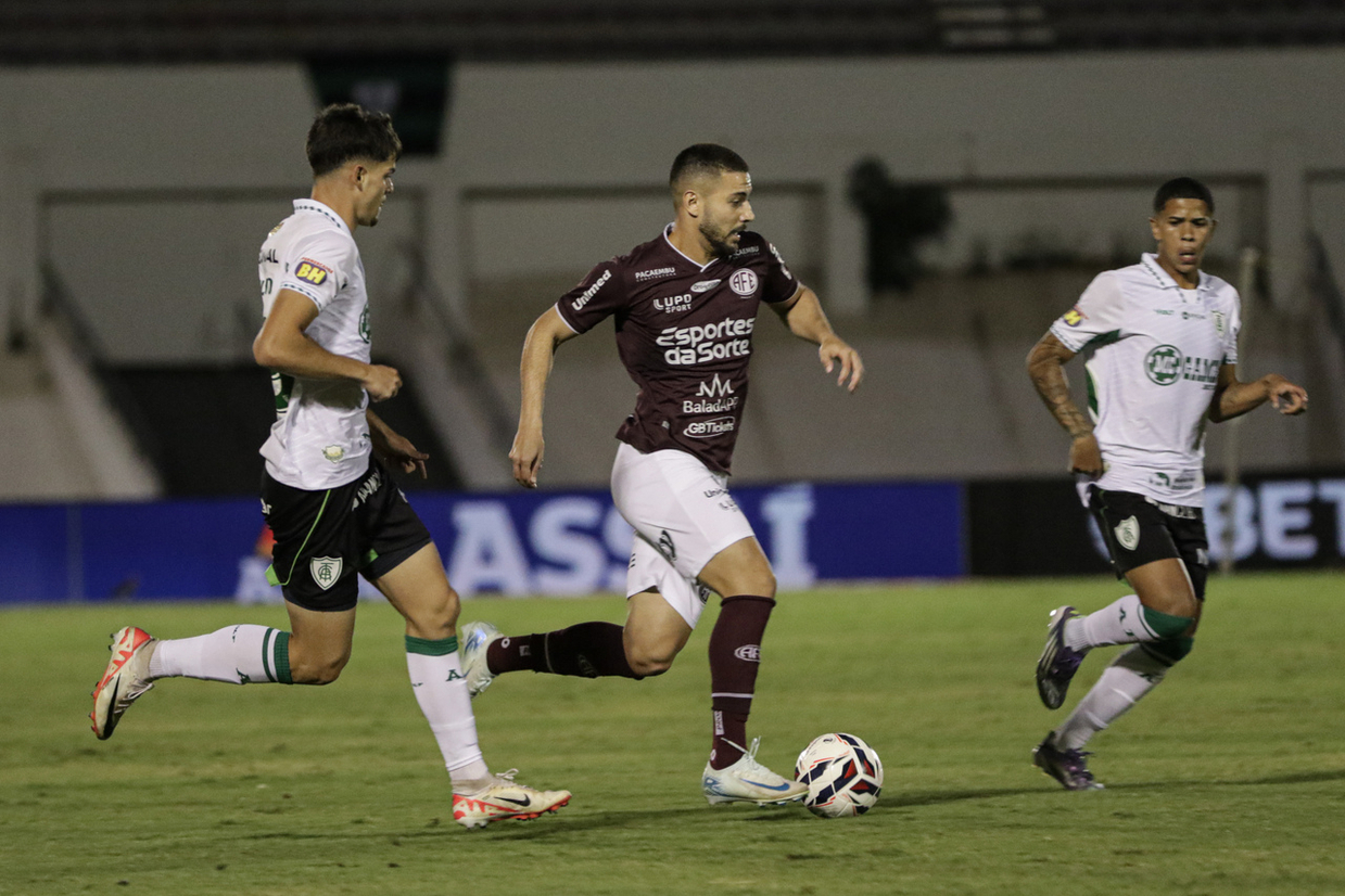 América marca dois no fim, vira sobre a Ferroviária e deixa o Z4 da Série B