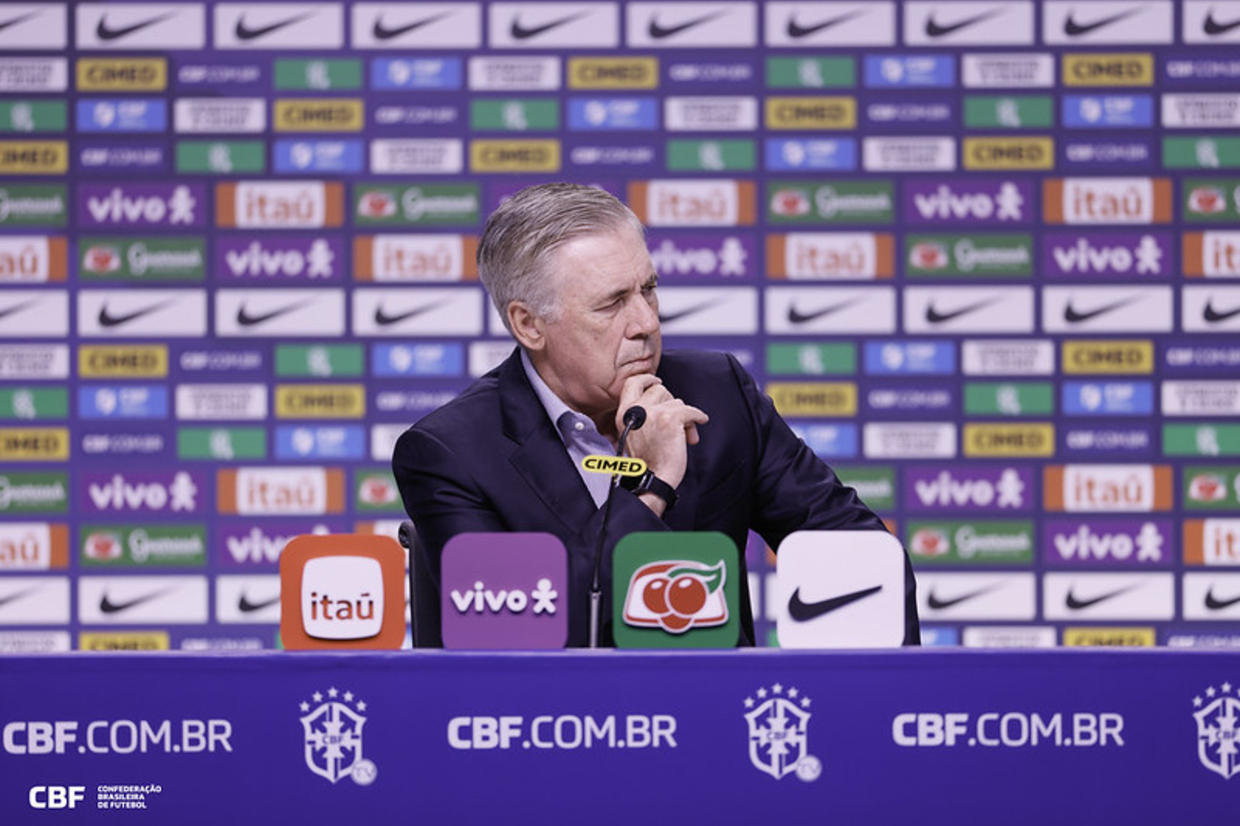 Ancelotti comenta retorno de Rodrygo e confirma oportunidade para Hugo Souza entre os titulares