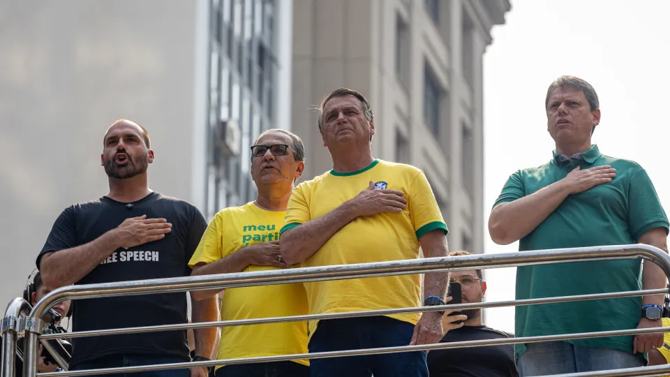Bolsonaristas oscilam entre ignorar telefonema e dizer que Lula cai em armadilha de Trump