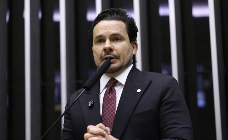 Câmara aprova punição e torna hediondo o crime de obstruir vias para praticar crimes; acompanhe – Notícias