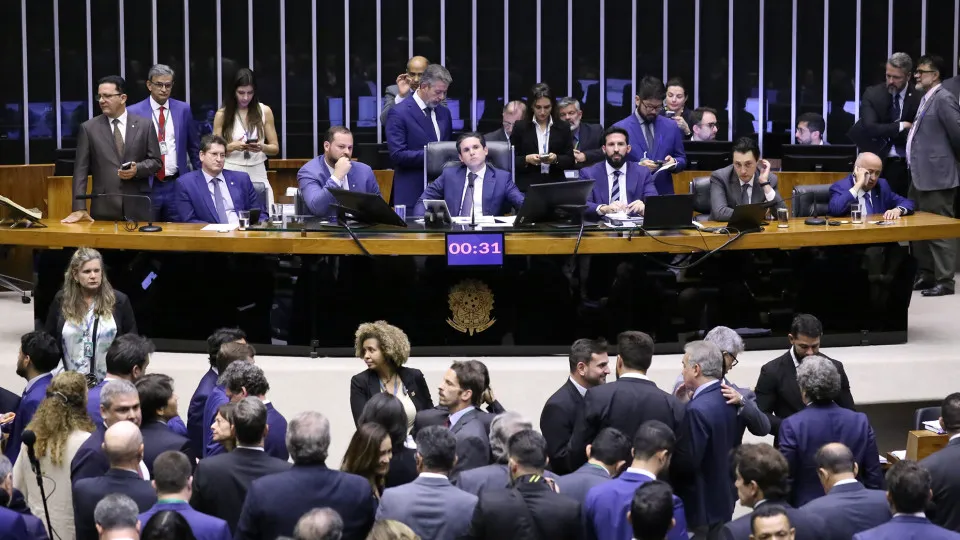 Transparência Internacional diz que Câmara ‘premia irregularidades’ e favorece desinformação