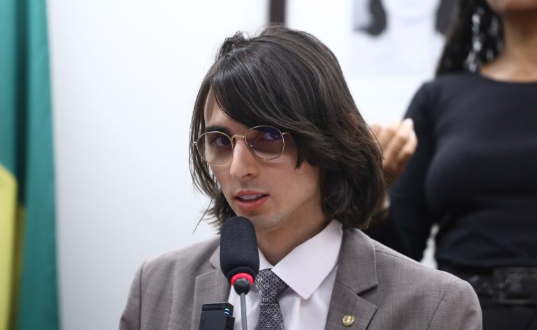 Comissão aprova acompanhante para pessoa autista ou com Down em exame de direção veicular – Notícias