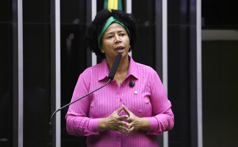 Comissão aprova cadastro nacional para intérpretes de Libras – Notícias