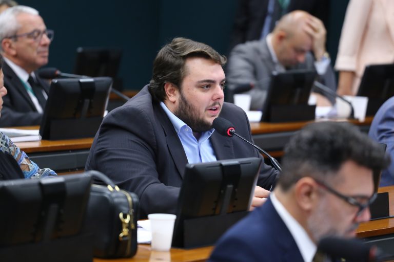 Comissão aprova destruição de documentos originais particulares convertidos em formato eletrônico – Notícias